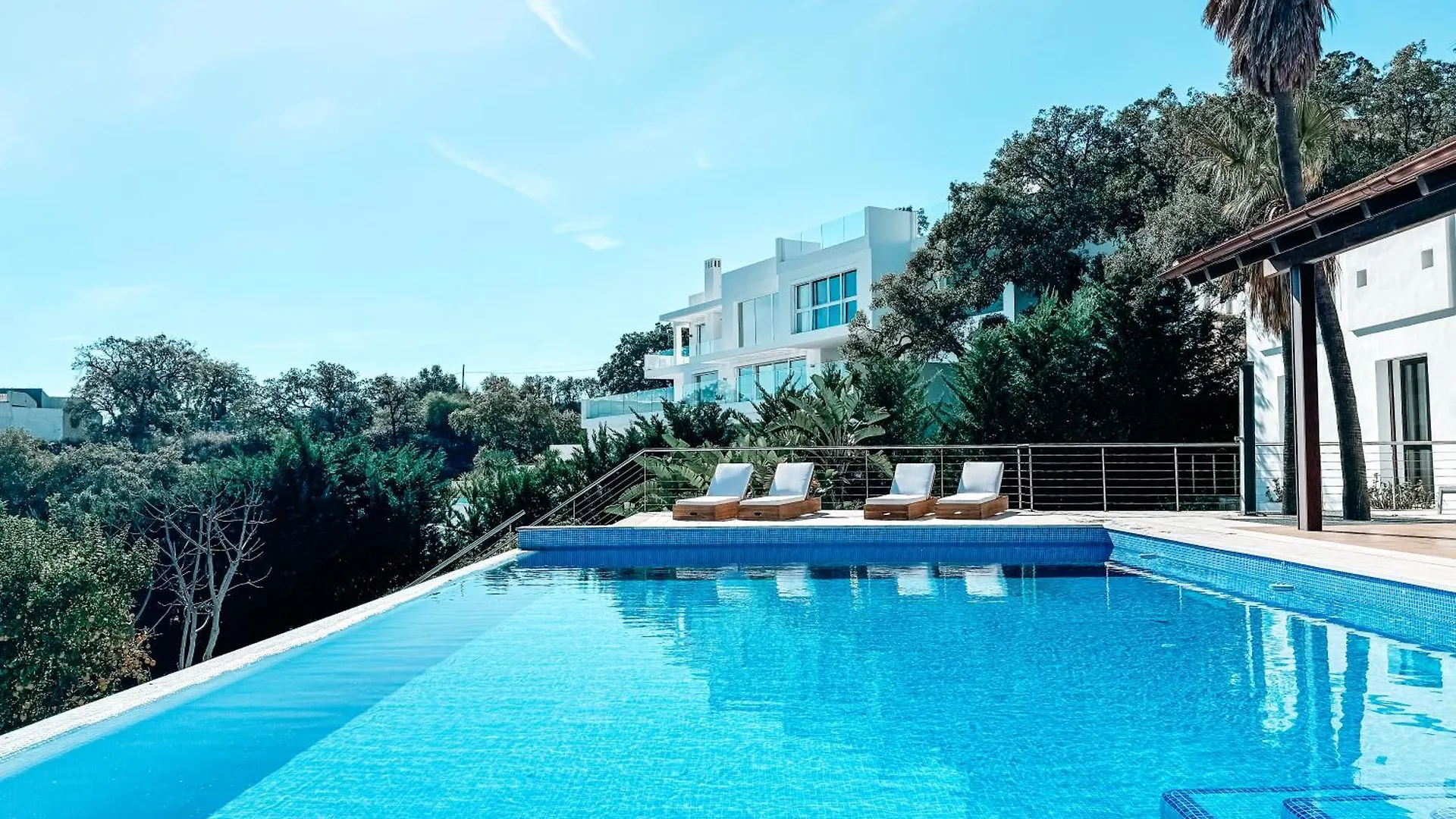 Luxury Boutique B&B - Villa Prana Marbella Ojén Alloggio in famiglia